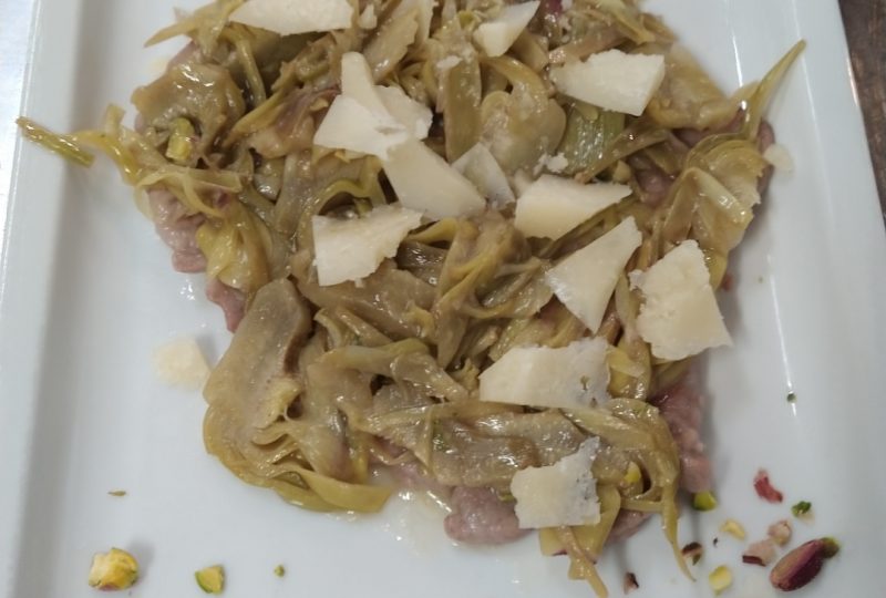 Scottatina ai carciofi con pistacchi e grana Scottatina ai carciofi con pistacchi e grana